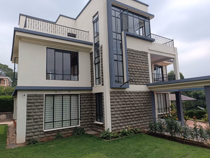 Luxurious 4-bedroom house for sale in Migaa Golf Estate, Kiambu. All ensuite, fitted kitchen, steam bath, pool, and more. Priced at KSh 35M
