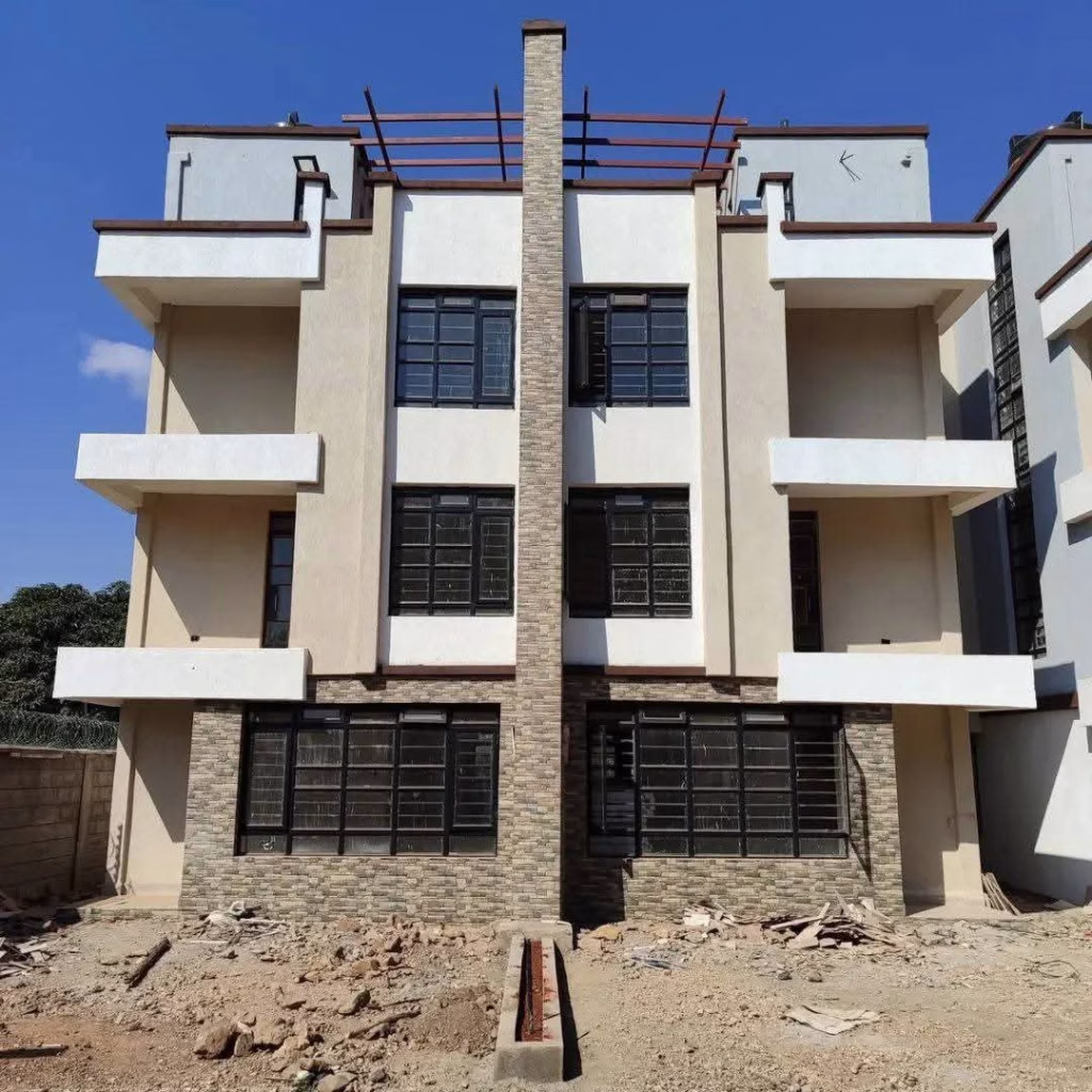 Modern 4 Bedroom Townhouse with DSQ for Sale in Kamakis