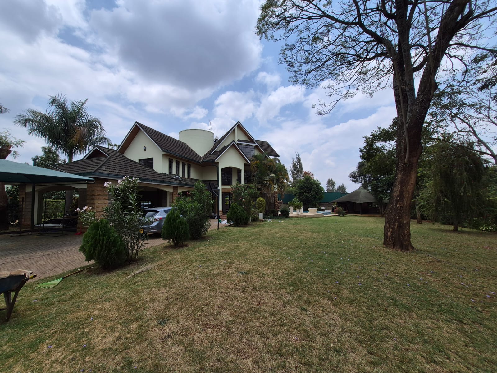 Luxurious 6 Bedroom House