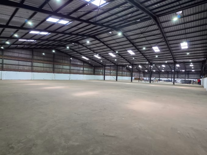 76800sqft Warehouse to Let