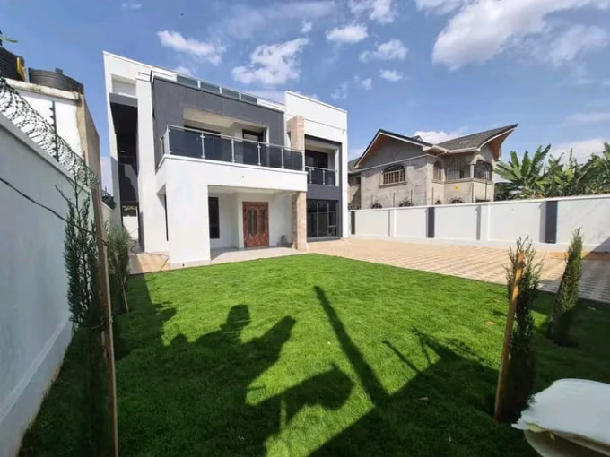 Luxurious 4 Bedroom Maisonette