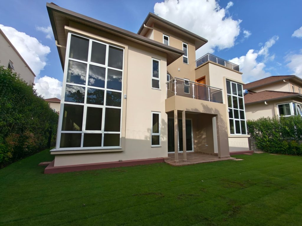4 Bedroom Townhouse for Rent